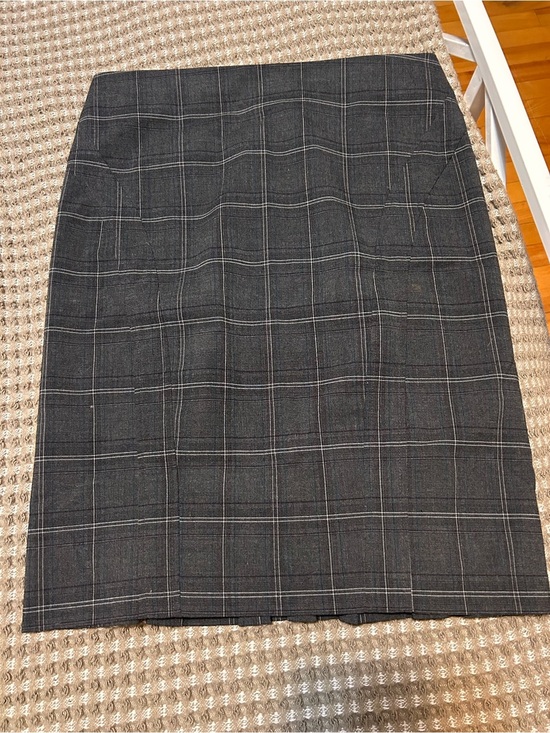Ricki's Dresses & Skirts - Ricki’s Classic Gray Plaid Pencil Skirt - Tailored Women's Skirt - Size 6 - Zip